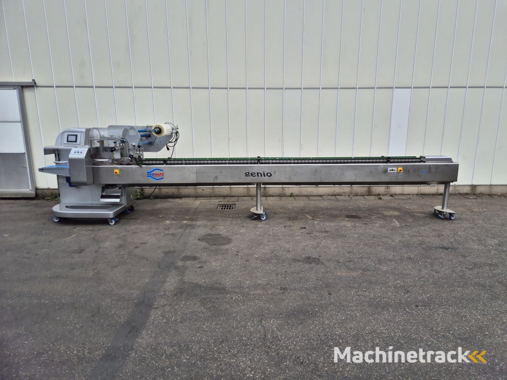 RGD VR-6 Genio flow pack machine for loose fragile products like zucchini and eggplant