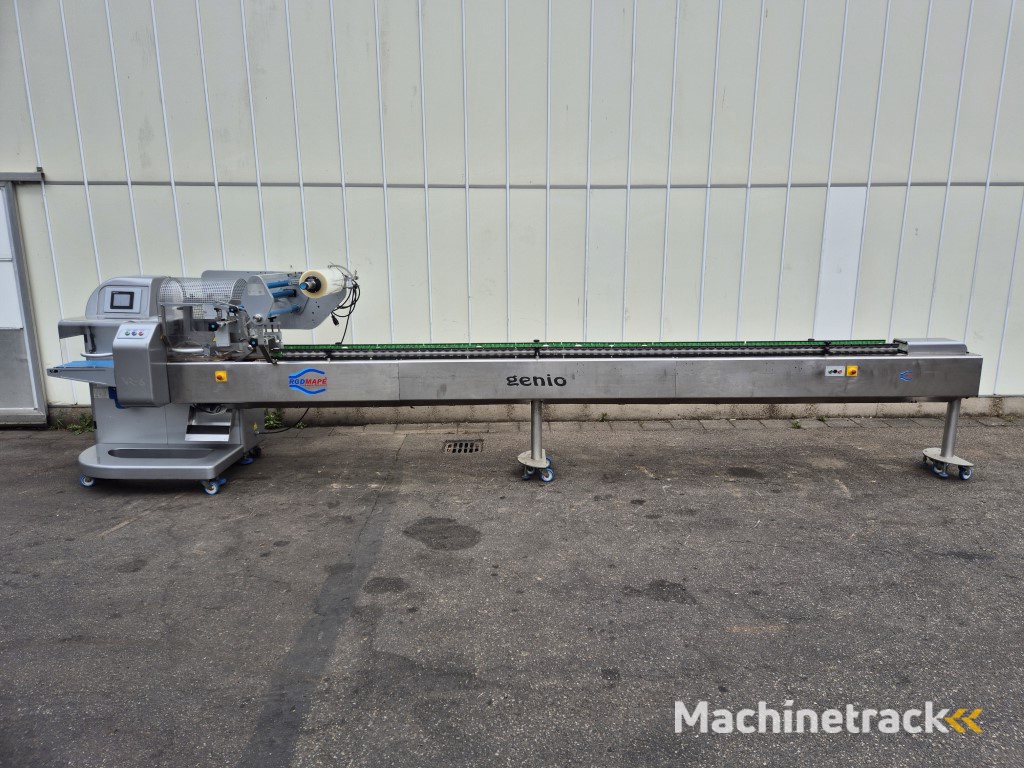 RGD VR-6 Genio flow pack machine for loose fragile products like zucchini and eggplant