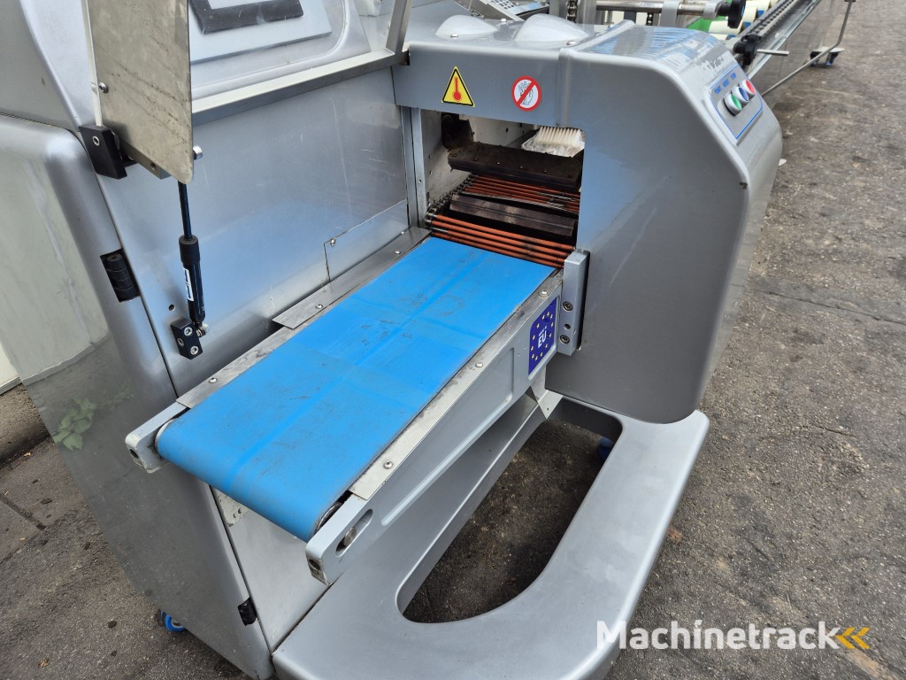 RGD VR-6 Genio flow pack machine for loose fragile products like zucchini and eggplant