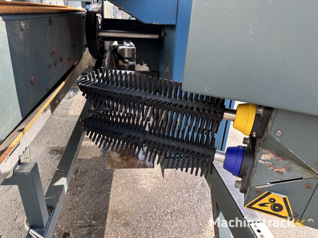 Havatec debulbing machine for tulips