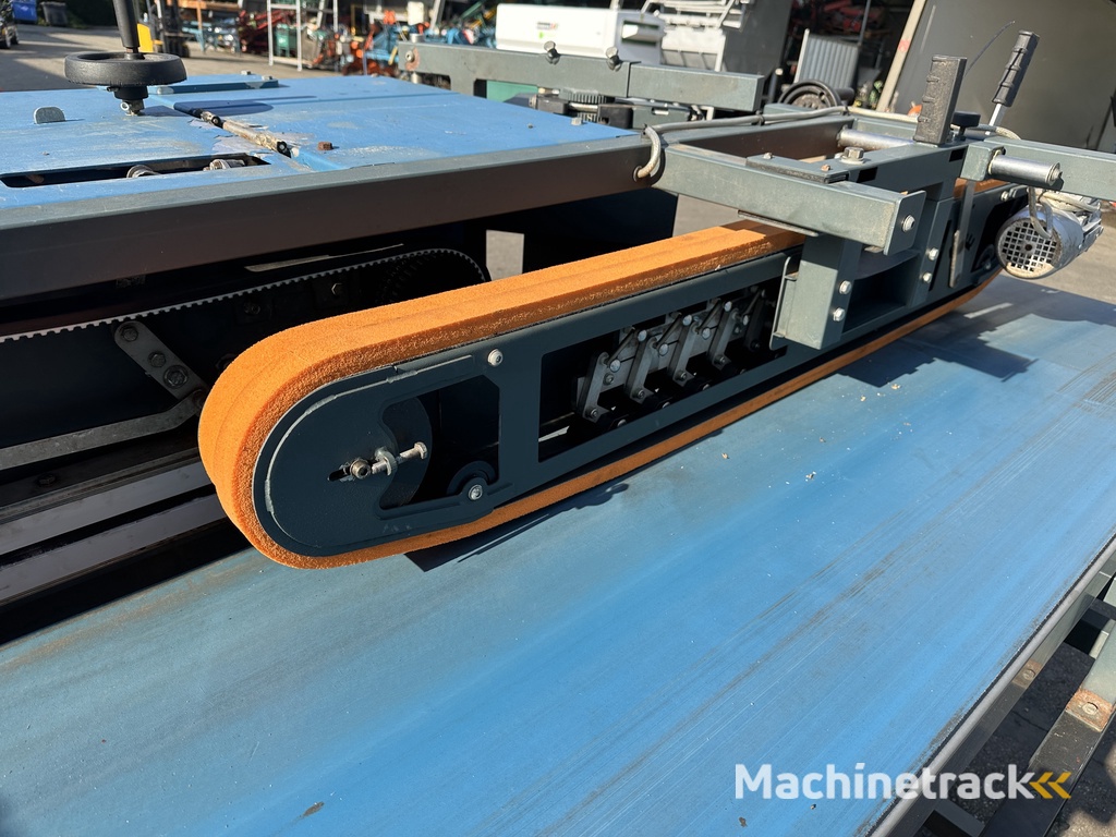 Havatec debulbing machine for tulips