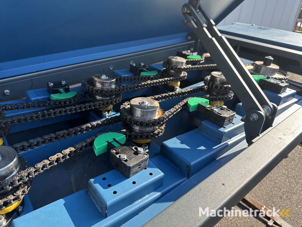 Havatec debulbing machine for tulips