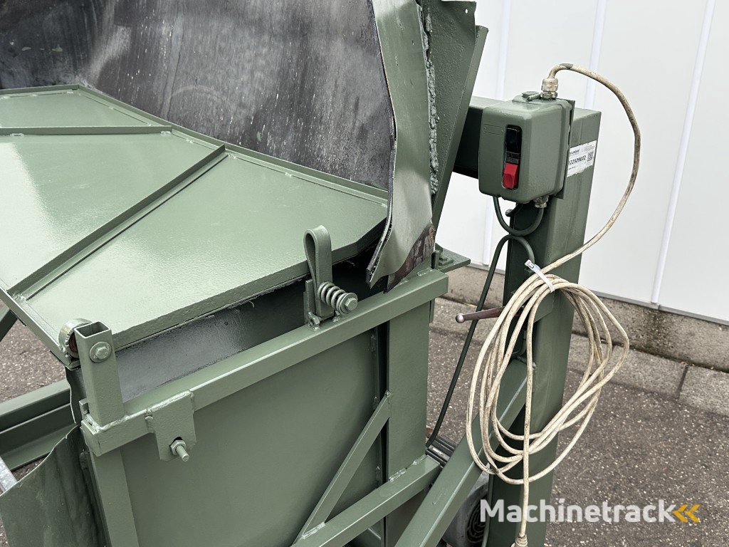 AVH - Antha Van Hienen box tipper 150 cm