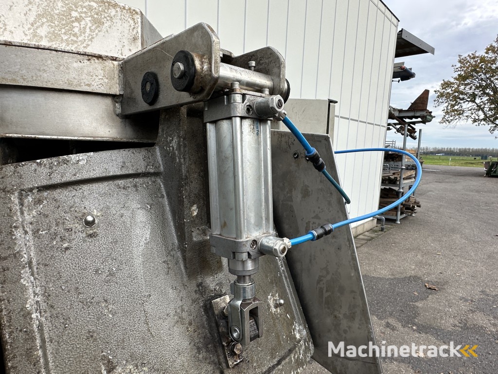 Eillert C70A peeling machine for carrots and potatoes