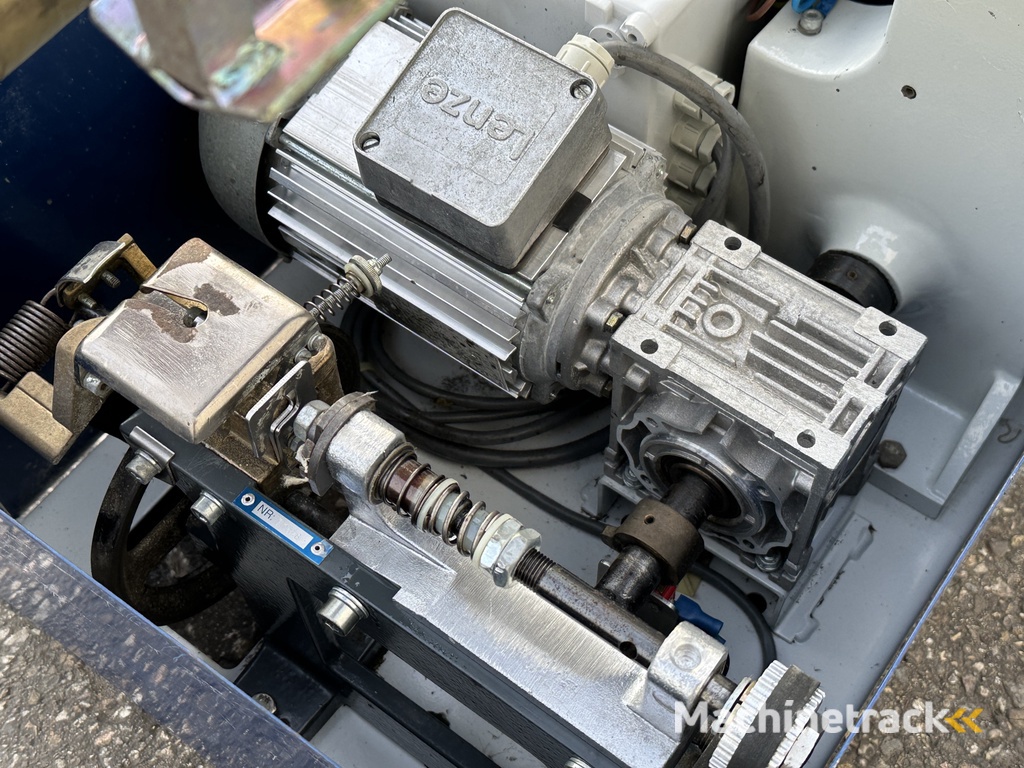 Cyklop Axro Mini TS R binding machine