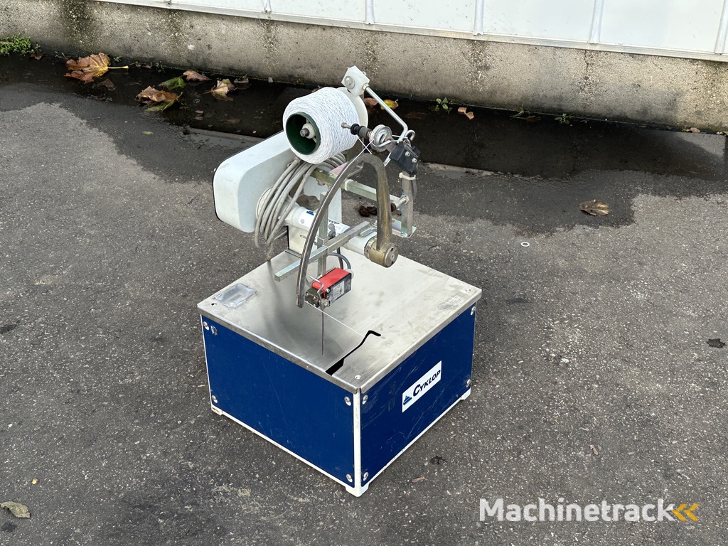 Cyklop Axro Mini TS R binding machine