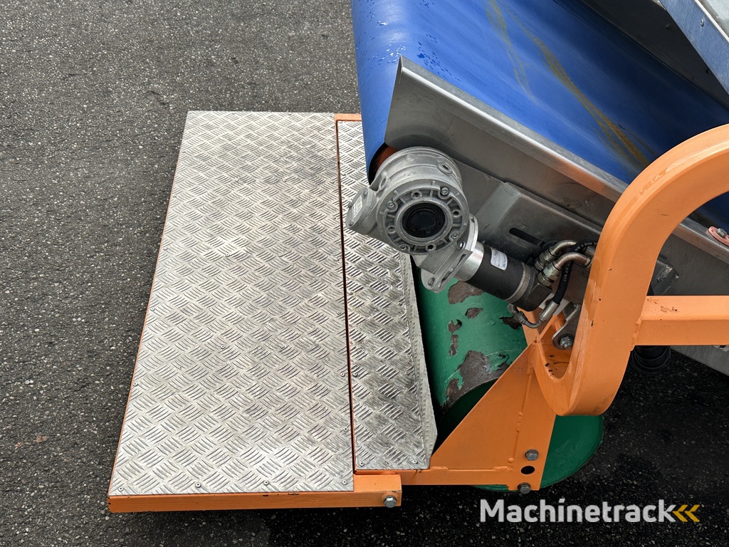 Ortomec TP 140B pull-type wheeled leafy greens harvester  140 cm