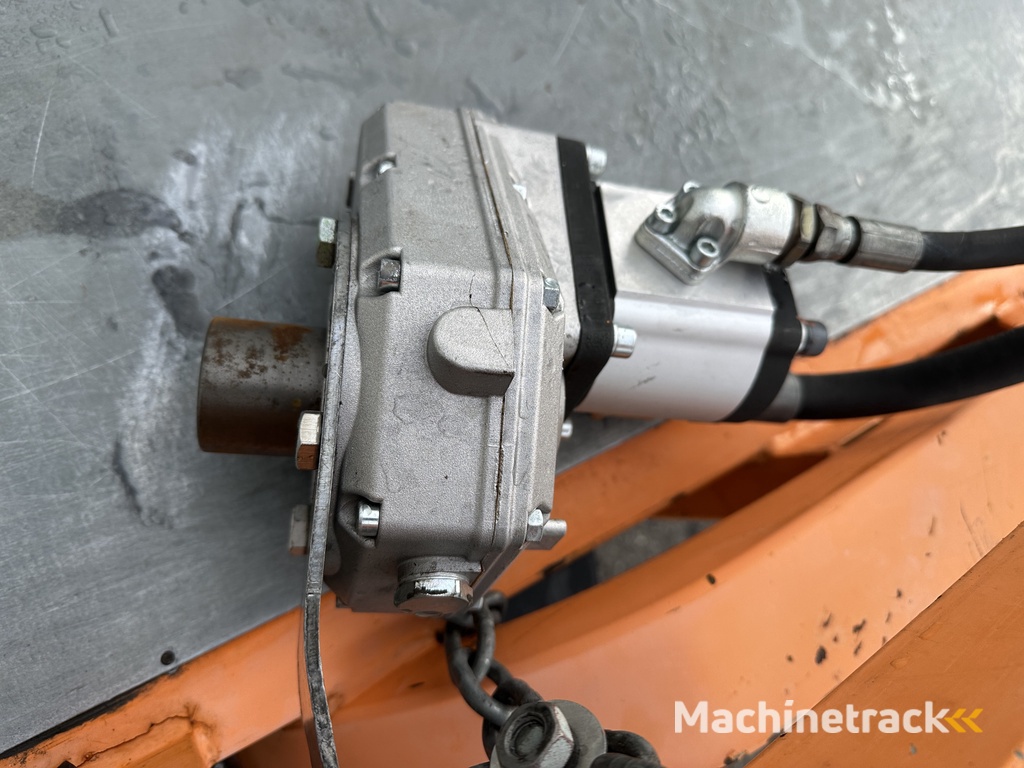 Ortomec TP 140B pull-type wheeled leafy greens harvester  140 cm