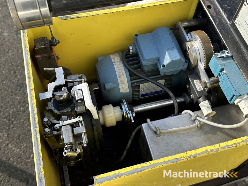 Bercomex CRM bindmachine op bindkar