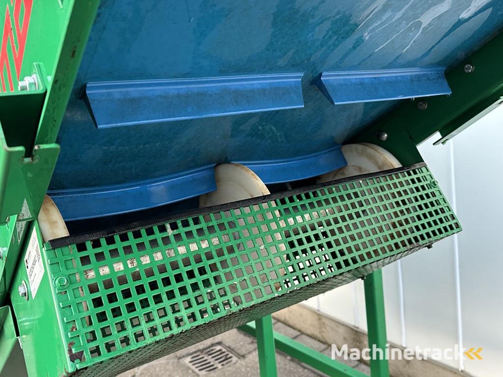 Upmann Upmatic dosing hopper with elevator 420 x 60 cm