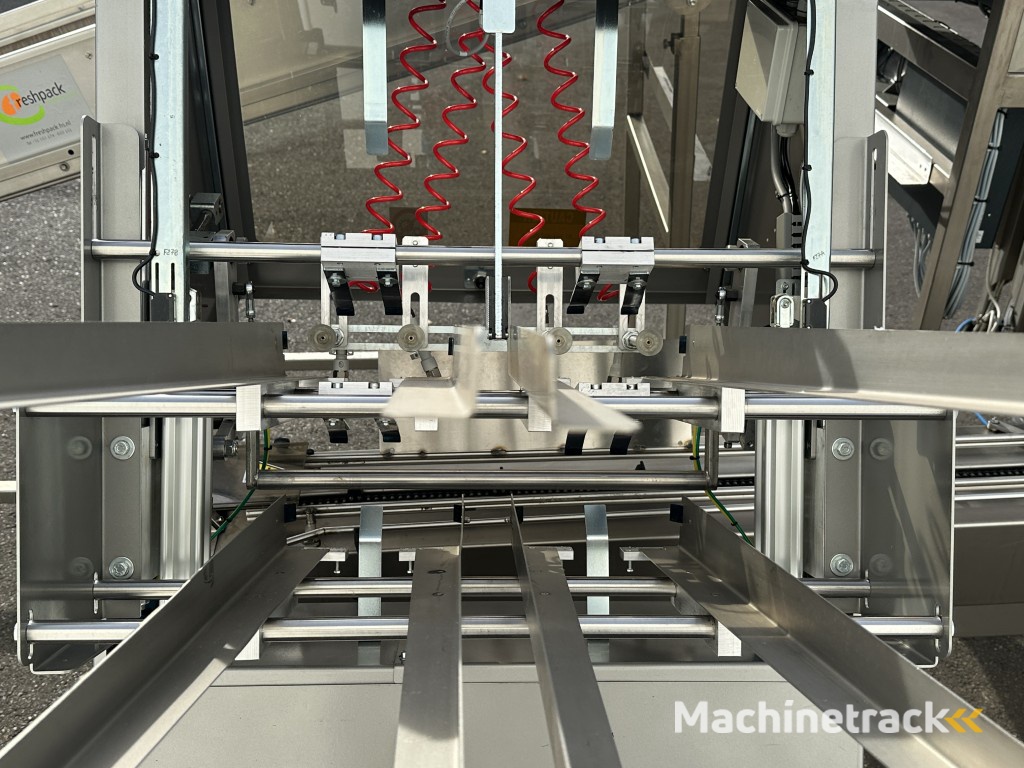 Sorma PC10 126 afweegmachine met punnet/trayvuller (ACM 115) en ontnester (DP4 115)