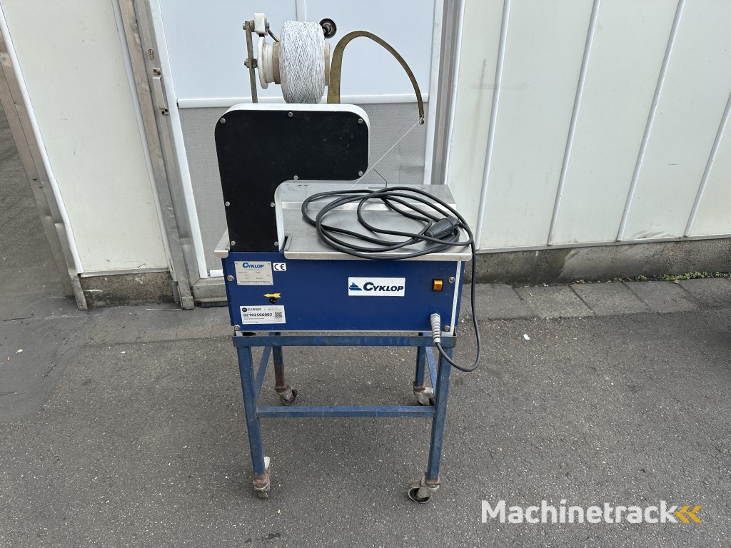 Cyklop AXRO binding machine with carriage