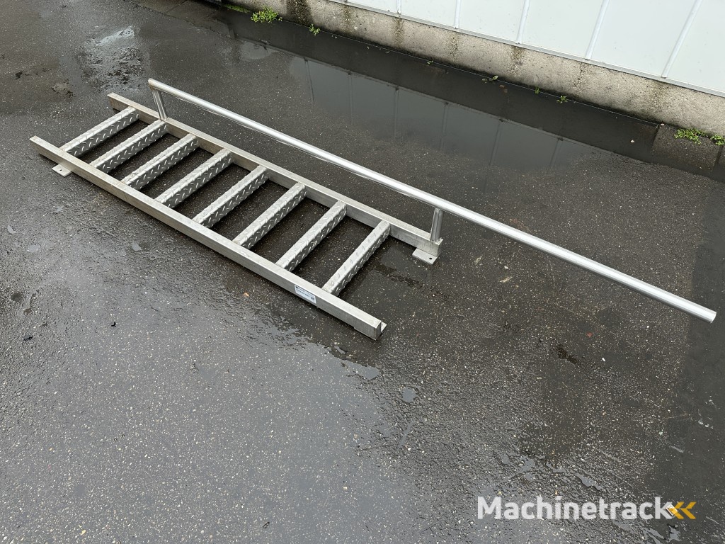 Stainless steel staircase/ladder with handrail