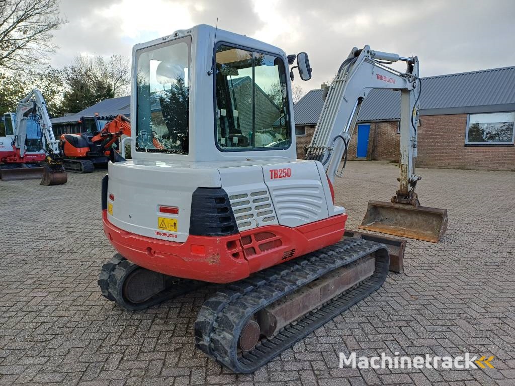Takeuchi TB 250