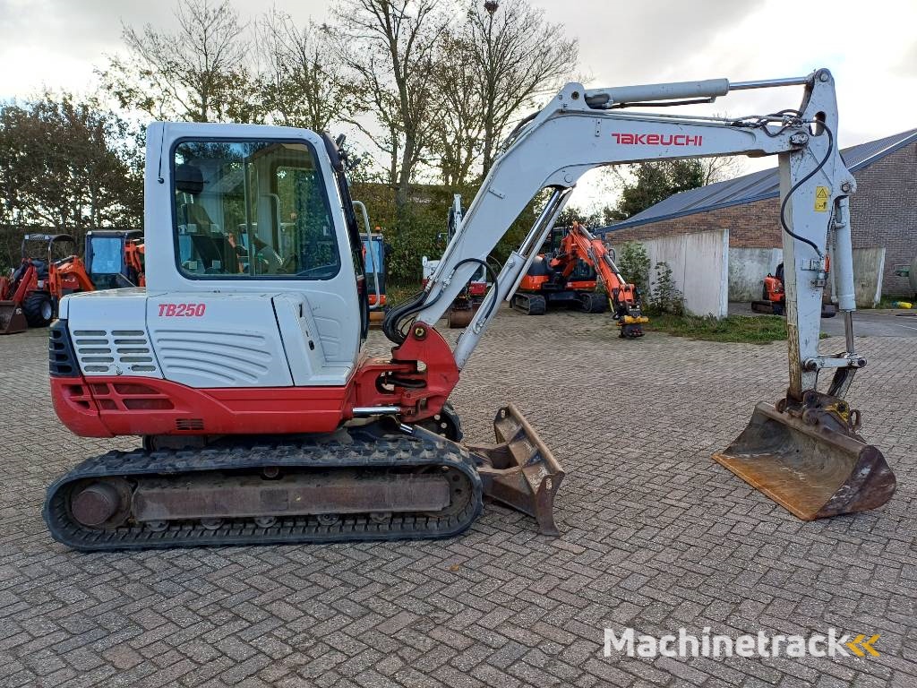 Takeuchi TB 250