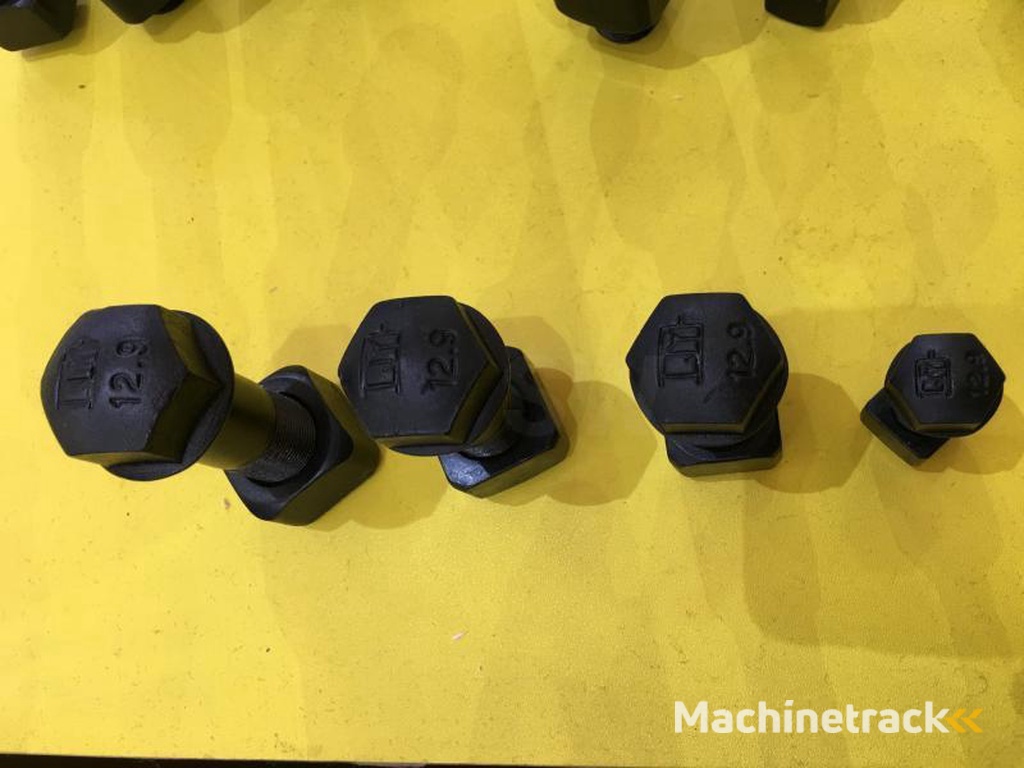 socoloc-spécialiste-negoce-pièces-et-accessoires-tp chenilles acier-