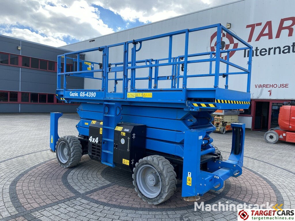 Genie GS-4390 RT LPG 4x4 Scissor Work Lift 1511cm