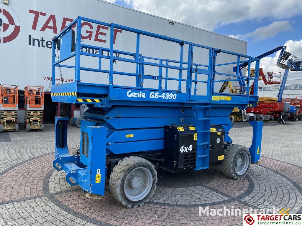 Genie GS-4390 RT LPG 4x4 Scissor Work Lift 1511cm