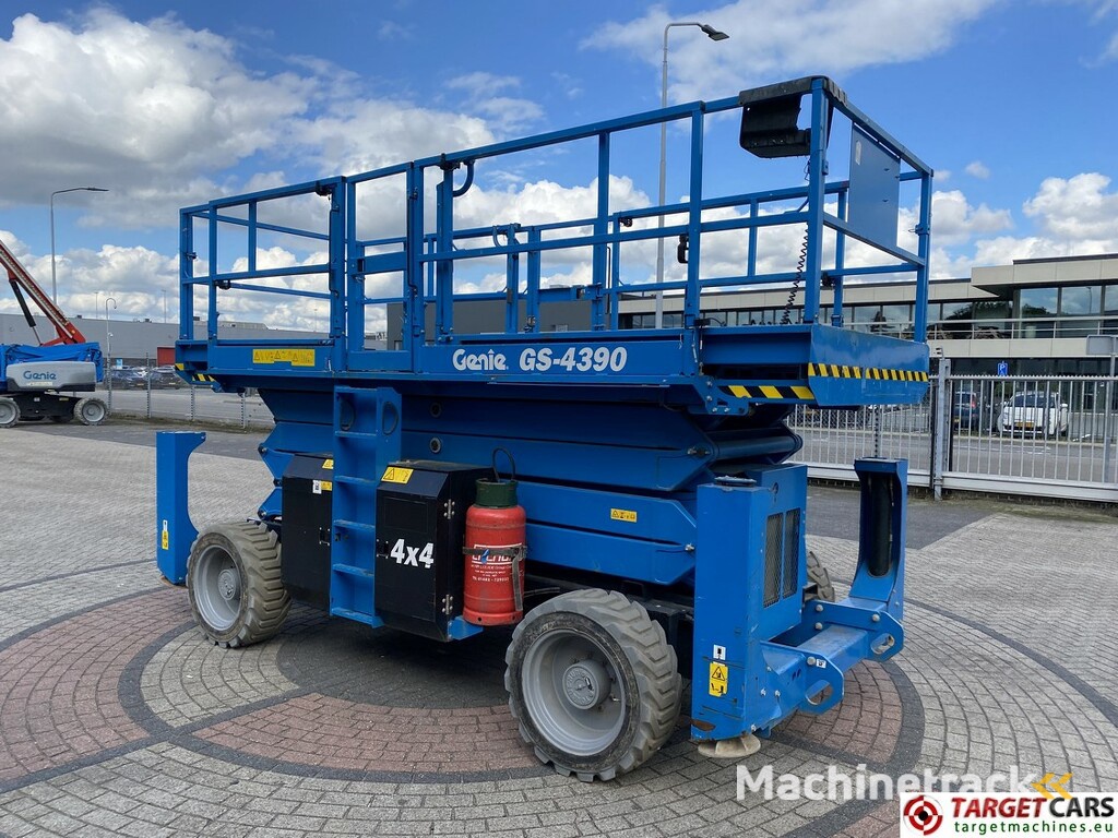 Genie GS-4390 RT LPG 4x4 Scissor Work Lift 1511cm