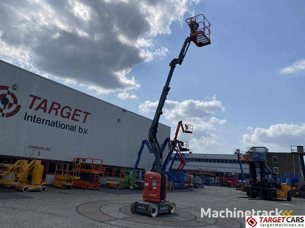 SkyJack SJ30 ARJE Articulated Electric Boom Work Lift 11M