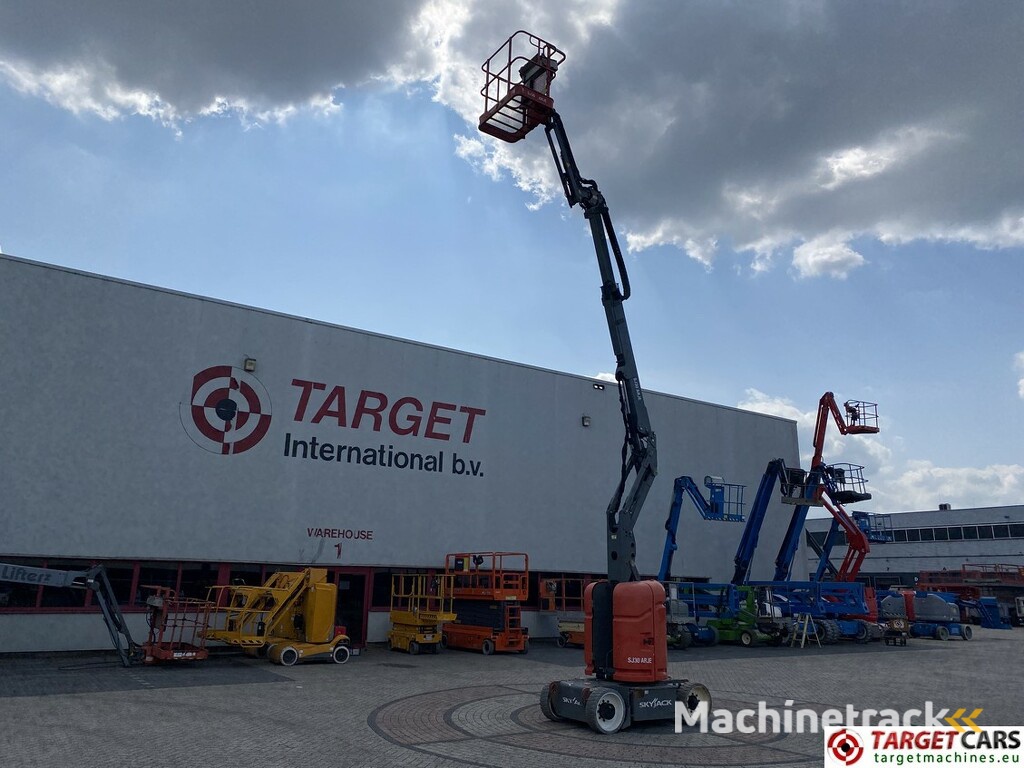 SkyJack SJ30 ARJE Articulated Electric Boom Work Lift 11M