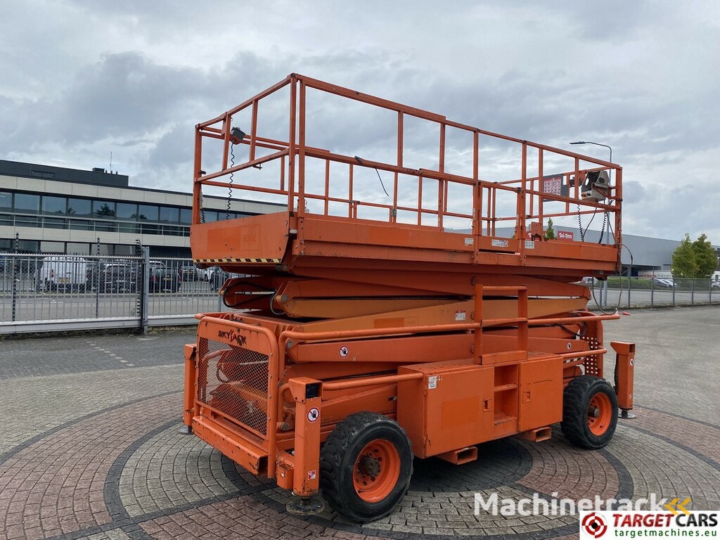 Skyjack SJ-9250 RT Diesel 4x4 Scissor Work Lift 1720cm