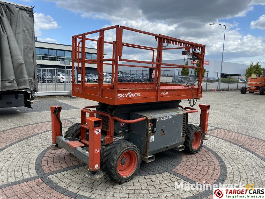 Skyjack SJ6832 RT Diesel 4x4 Scissor 6832 Work Lift 1180cm
