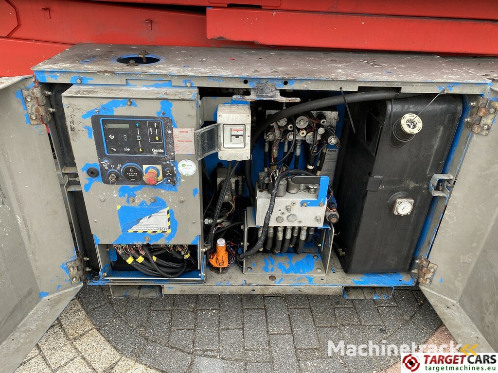 Genie GS-2669RT Diesel 4x4 Scissor Work Lift 1000cm