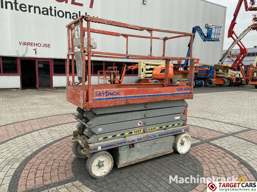 Skyjack SJIII-3226 Electric Scissor Work Lift 990cm