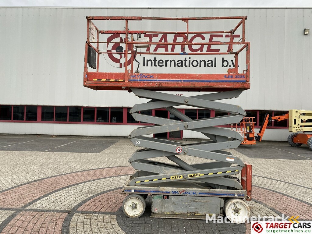 Skyjack SJIII-3226 Electric Scissor Work Lift 990cm