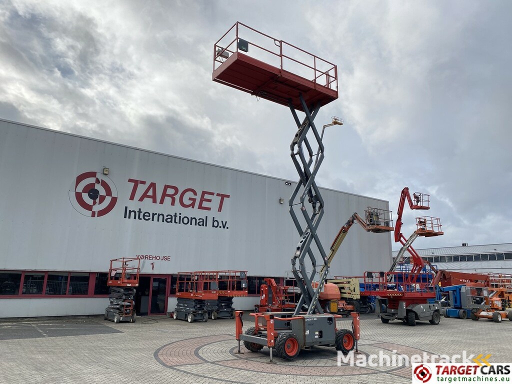 Skyjack SJ6826RT Diesel 4x4 Scissor Work Lift 992cm