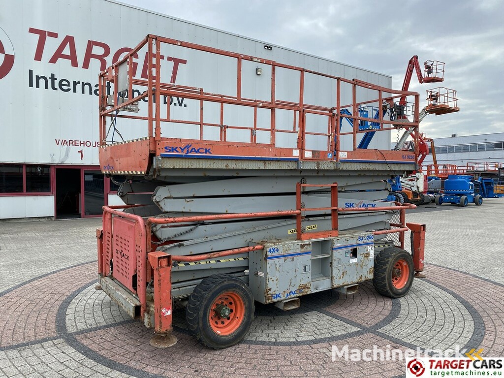 Skyjack SJ9250 RT Diesel 4x2 Scissor Work Lift 1720cm