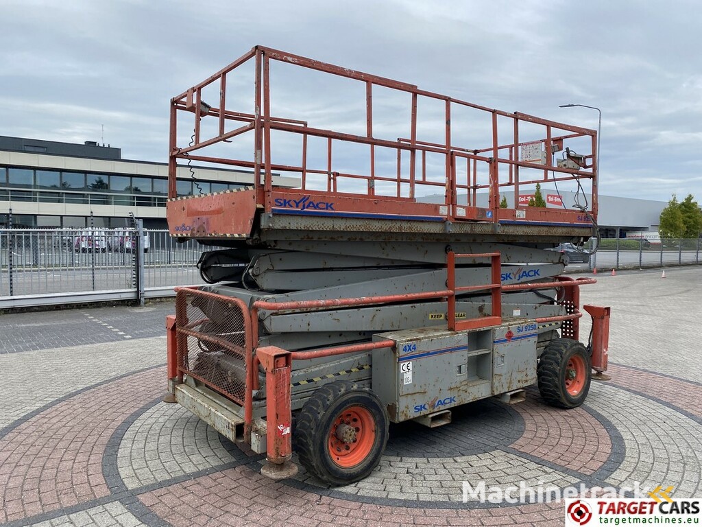 Skyjack SJ9250 RT Diesel 4x2 Scissor Work Lift 1720cm