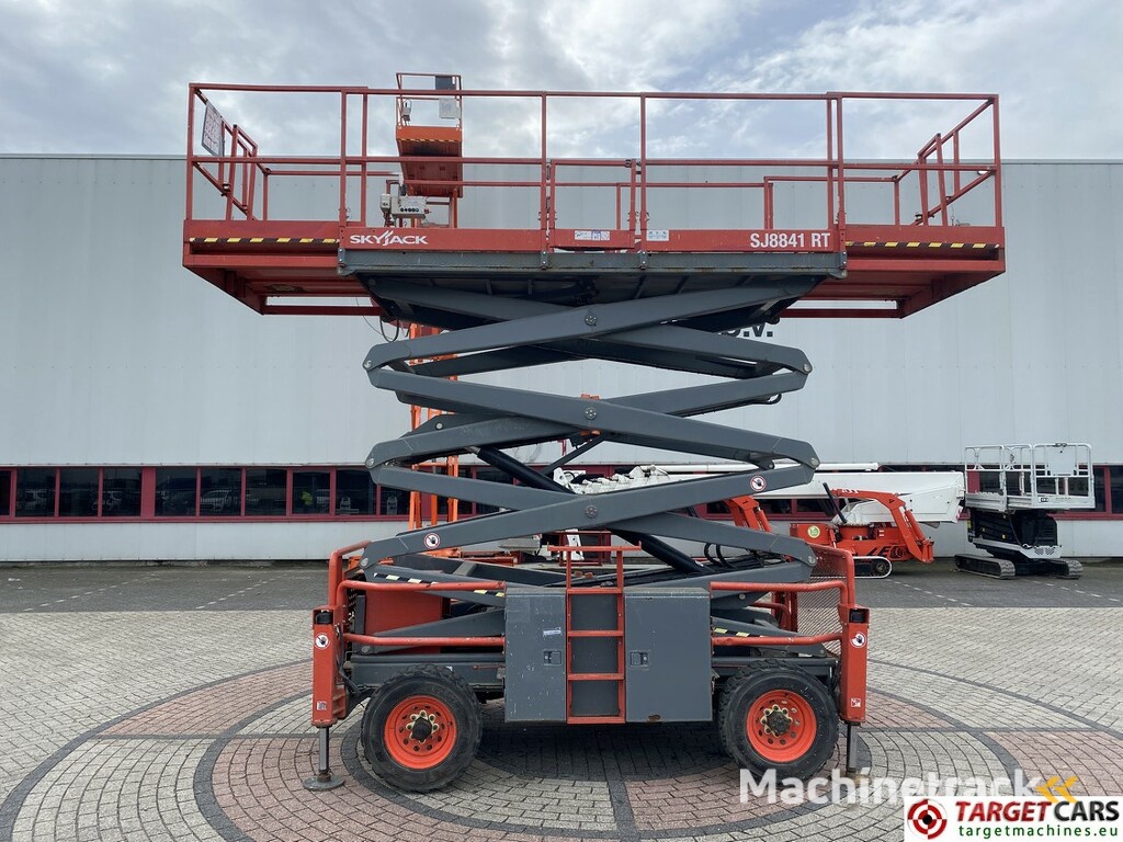 SkyJack SJ8841RT Diesel 4x4 SJ8841 Scissor WorkLift 1430cm