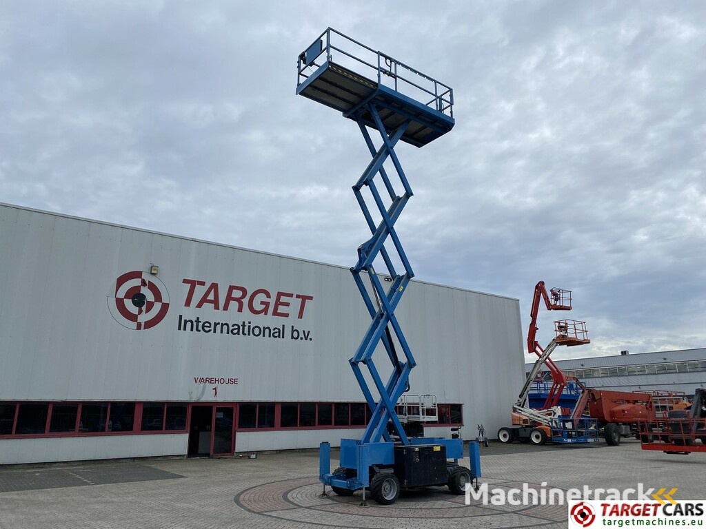 Genie GS-3369RT Diesel 4x4 Scissor Work Lift 1196cm