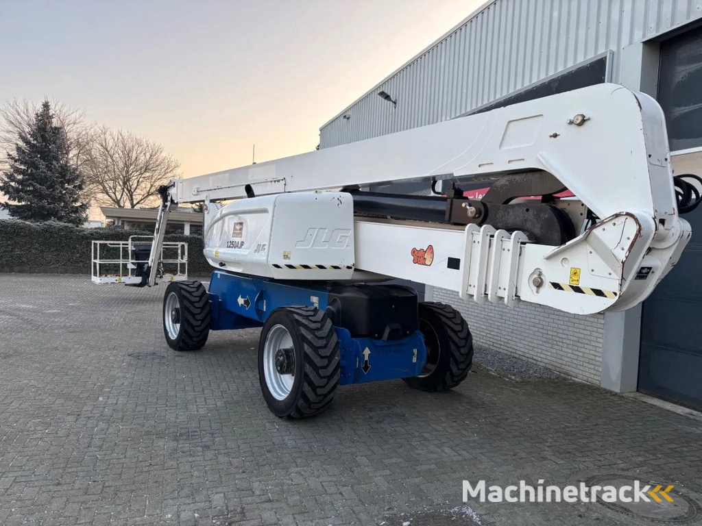 JLG JLG 1250 AJP 4x4x4 Articulated boomlift, 2013 Year!