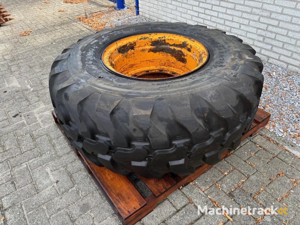 Dunlop Used 555/70R24 EM Dunlop wheel for Ahlmann wheelloader