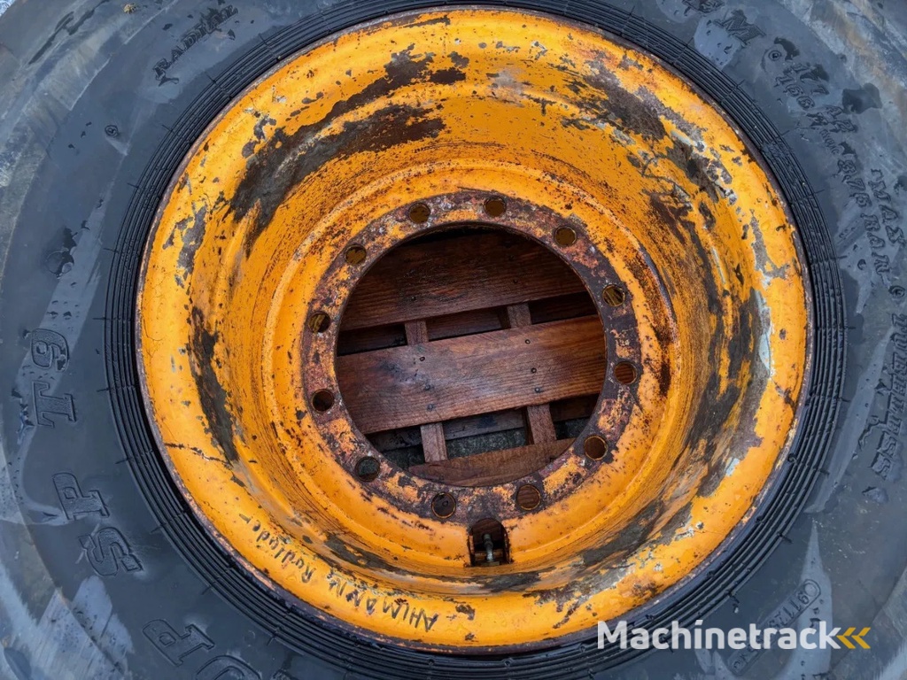 Dunlop Used 555/70R24 EM Dunlop wheel for Ahlmann wheelloader