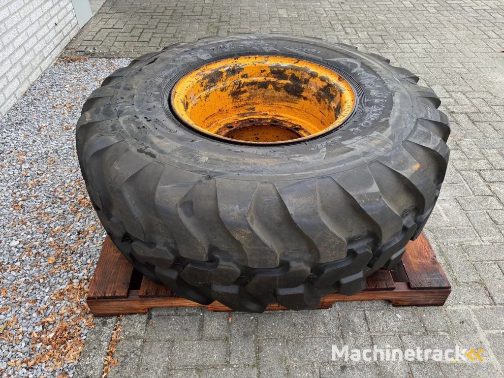 Dunlop Used 555/70R24 EM Dunlop wheel for Ahlmann wheelloader