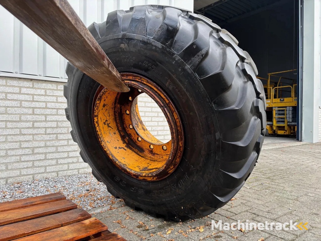 Dunlop Used 555/70R24 EM Dunlop wheel for Ahlmann wheelloader