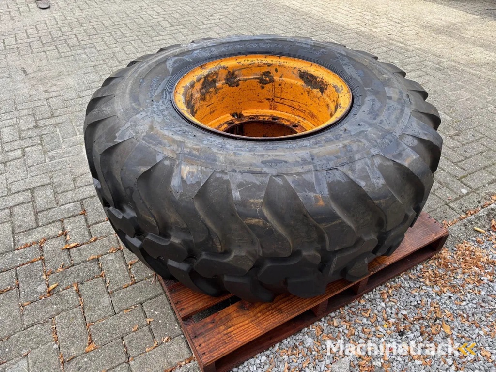 Dunlop Used 555/70R24 EM Dunlop wheel for Ahlmann wheelloader