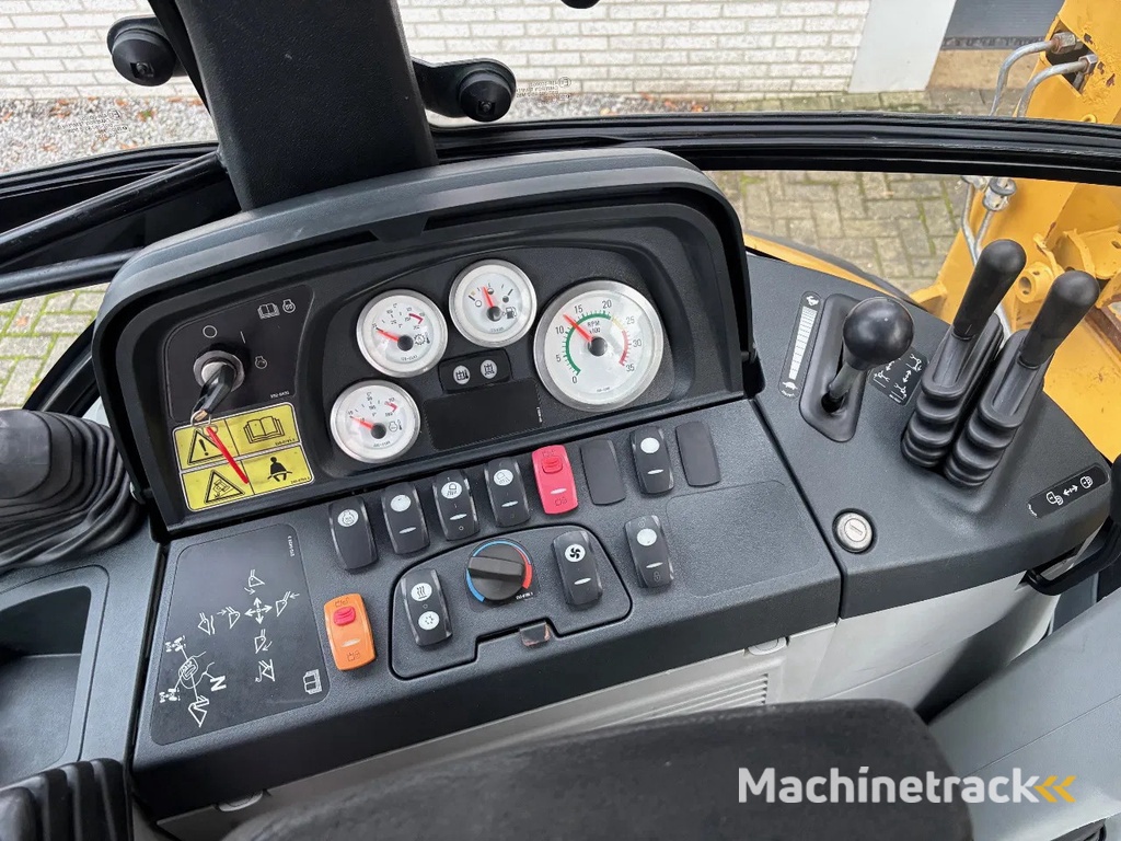 Caterpillar 434E 4x4x4 backhoe loader, A/C, Extendahoe, 3 in 1 bucket !!