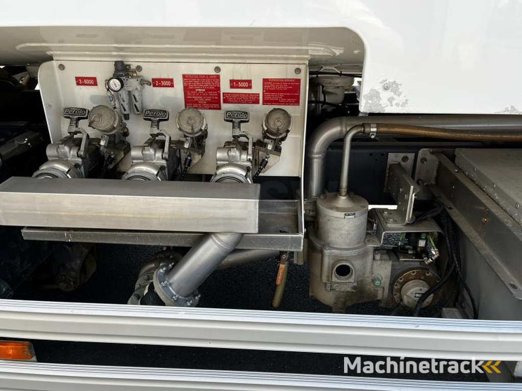 Renault 280-E6-D18-P-4X2-CITERNE-CARB-LEG-14000-L