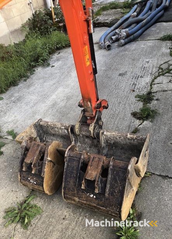 Kubota U15-3-VHG-Canopy-1T5-sur-chenilles