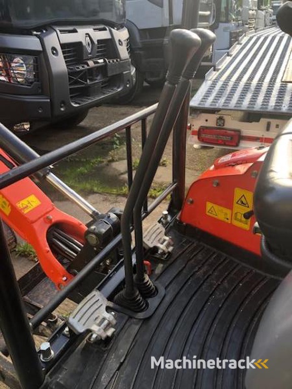 Kubota U15-3-VHG-Canopy-1T5-sur-chenilles