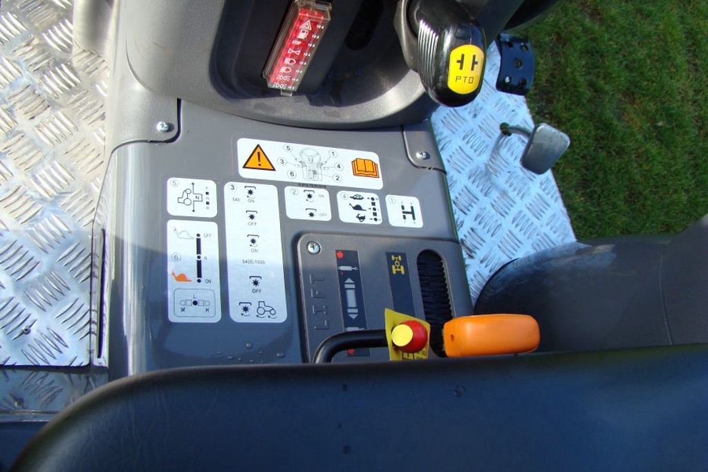 Lamborghini R1.55 met frontlift en PTO