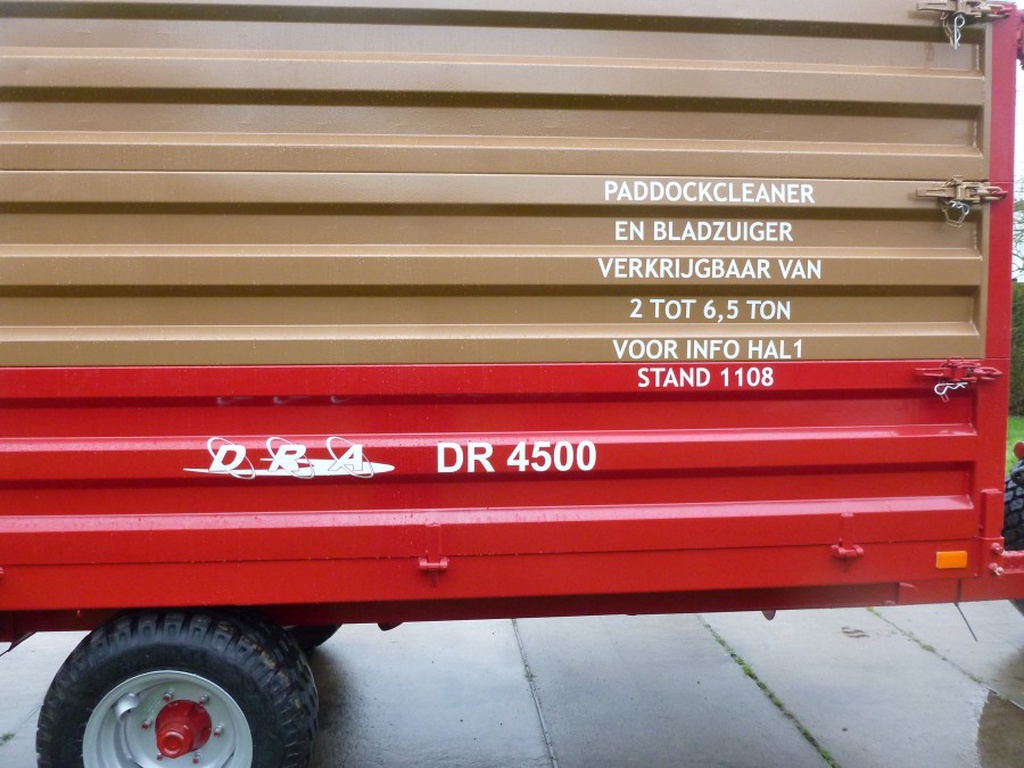 DRA  DR 4500 Met bladzuiger en padock claener