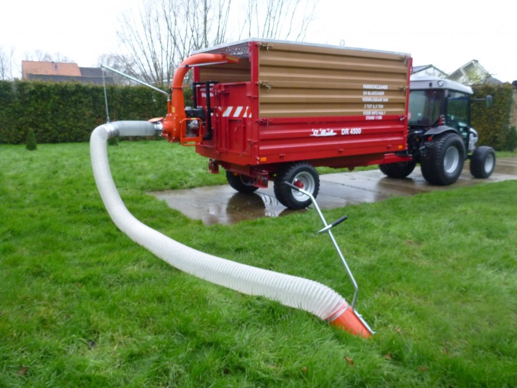 DRA  DR 4500 Met bladzuiger en padock claener