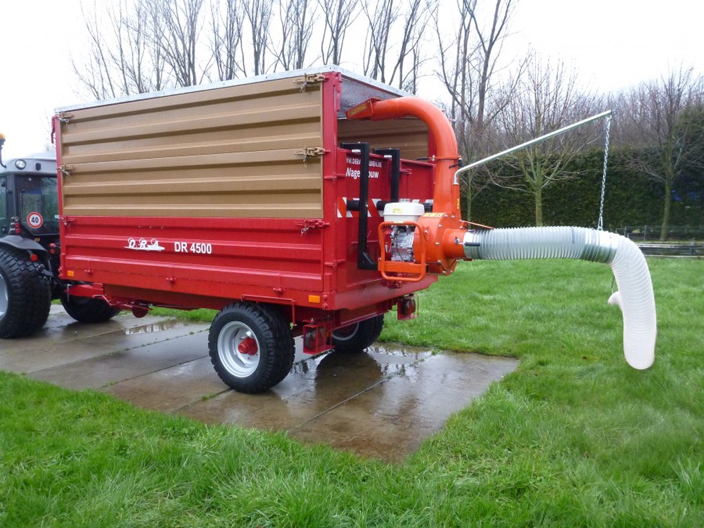 DRA  DR 4500 Met bladzuiger en padock claener