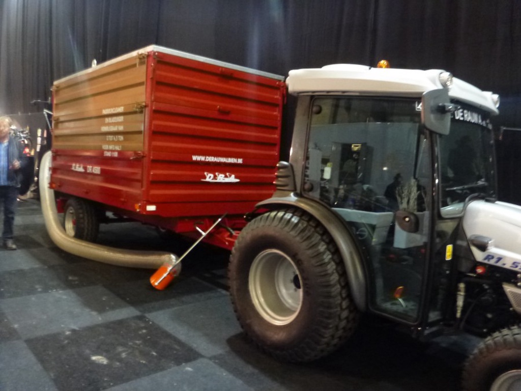 DRA  DR 4500 Met bladzuiger en padock claener